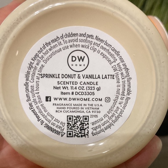 DW HOME SPRINKLE DONUT AND VANILLA LATTE FRESHLY BREWED AROMA JAR CANDLE… - Picture 8 of 9